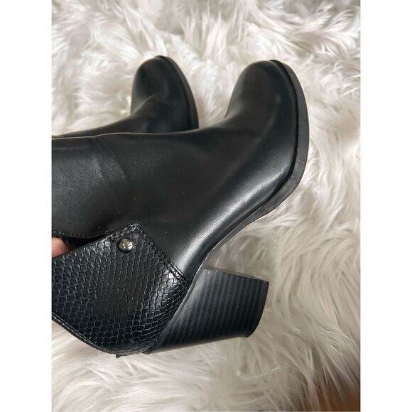 Simply by Vera wang simply by vera a black booties cut out size 6 medium with 2. - Picture 4 of 6